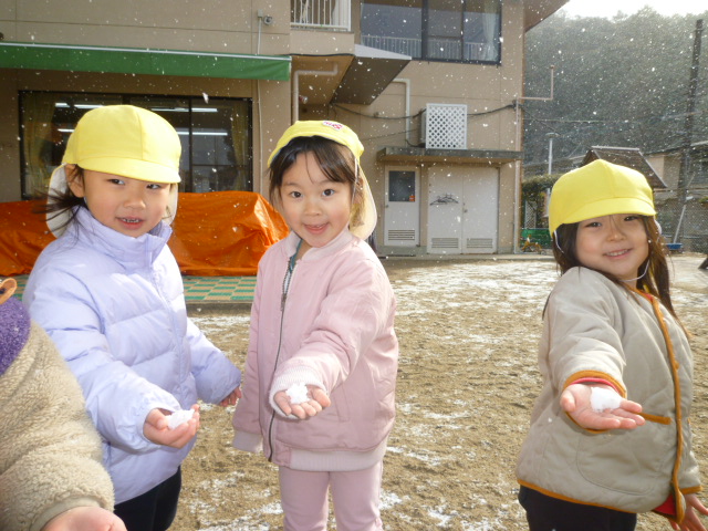 ゆっきやこんこ♪（たんぽぽ、3歳児）