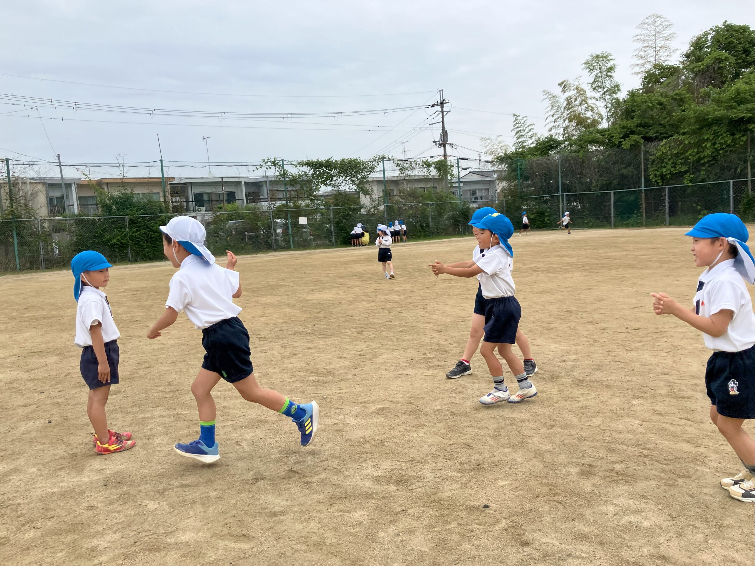 西法寺公園で鬼ごっこ★(ゆり組：5歳児)
