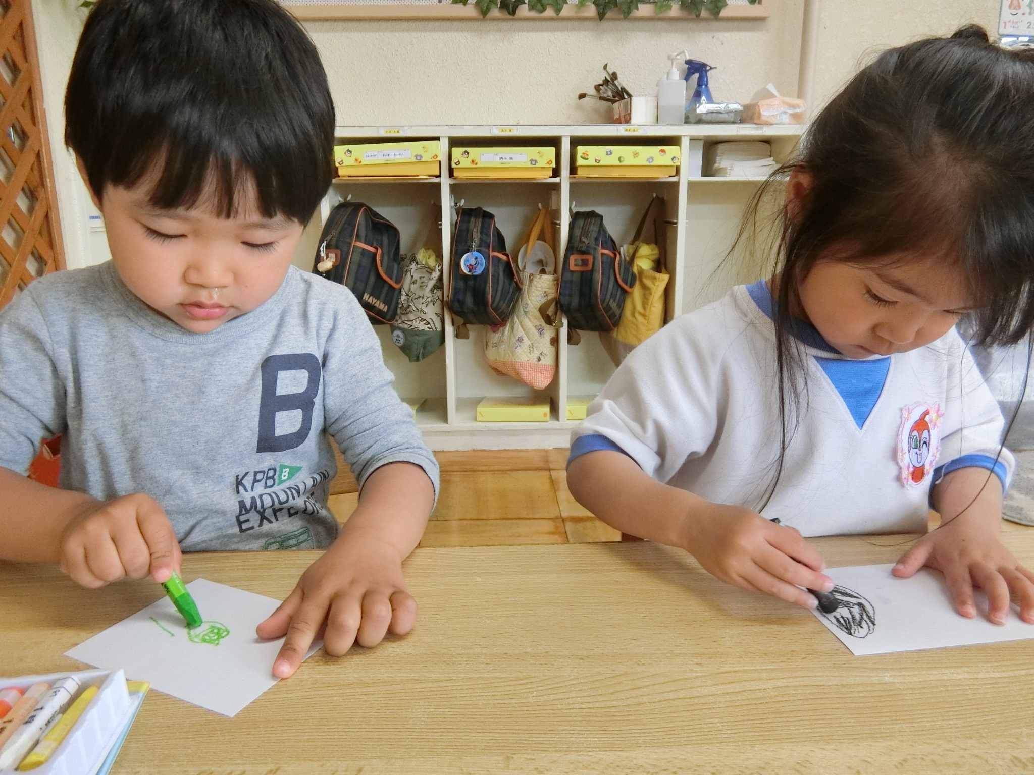 真剣さに愛情が見えます（たんぽぽ、３歳児）