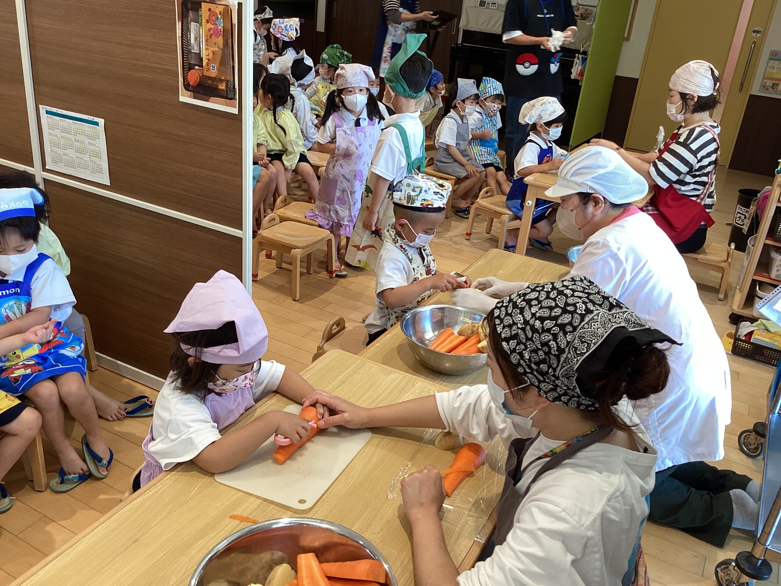 楽しみにしていたカレーの日🍛(さくら組：4歳児)