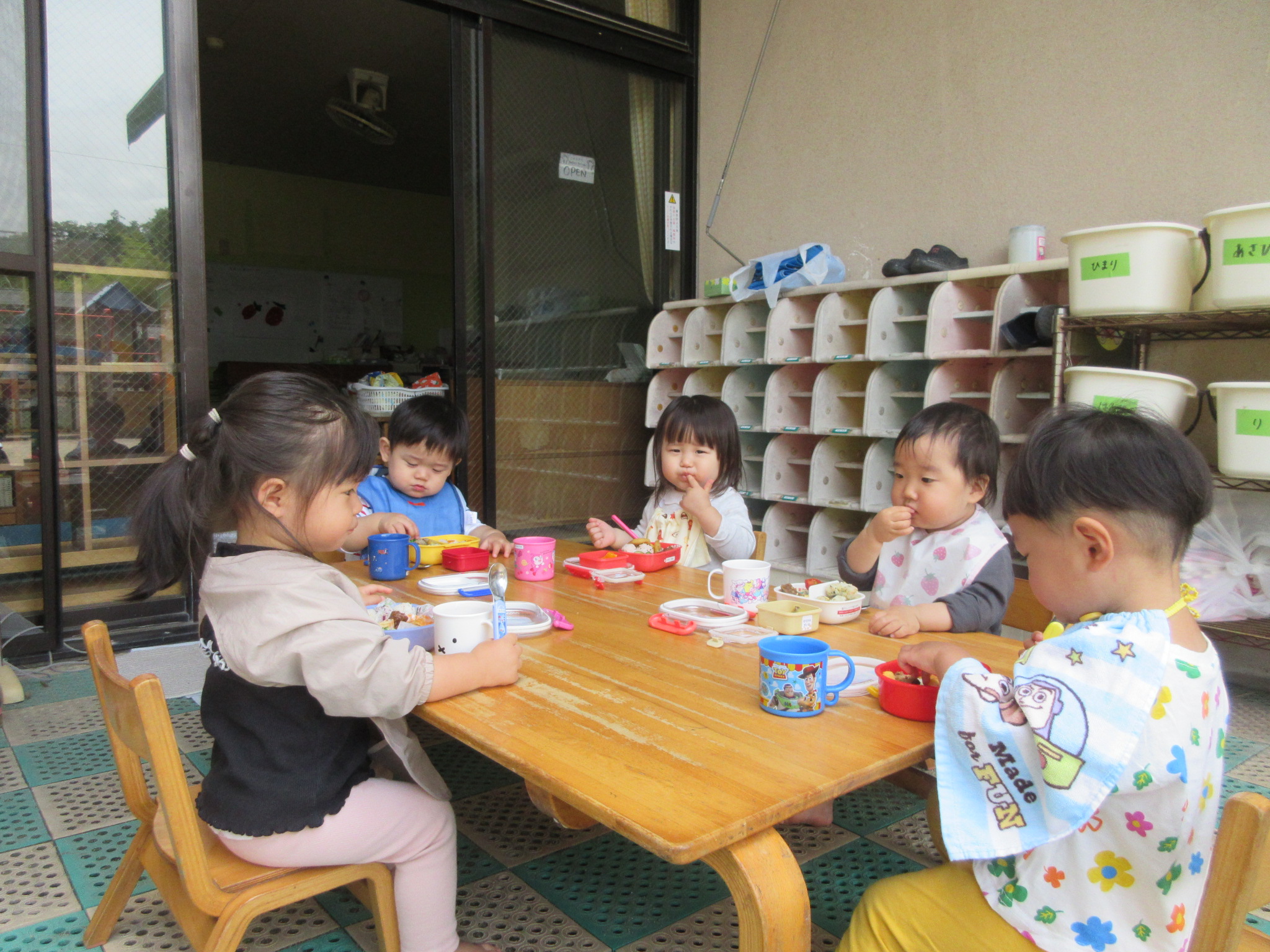 風がそよそよ～（きりん、２歳児）