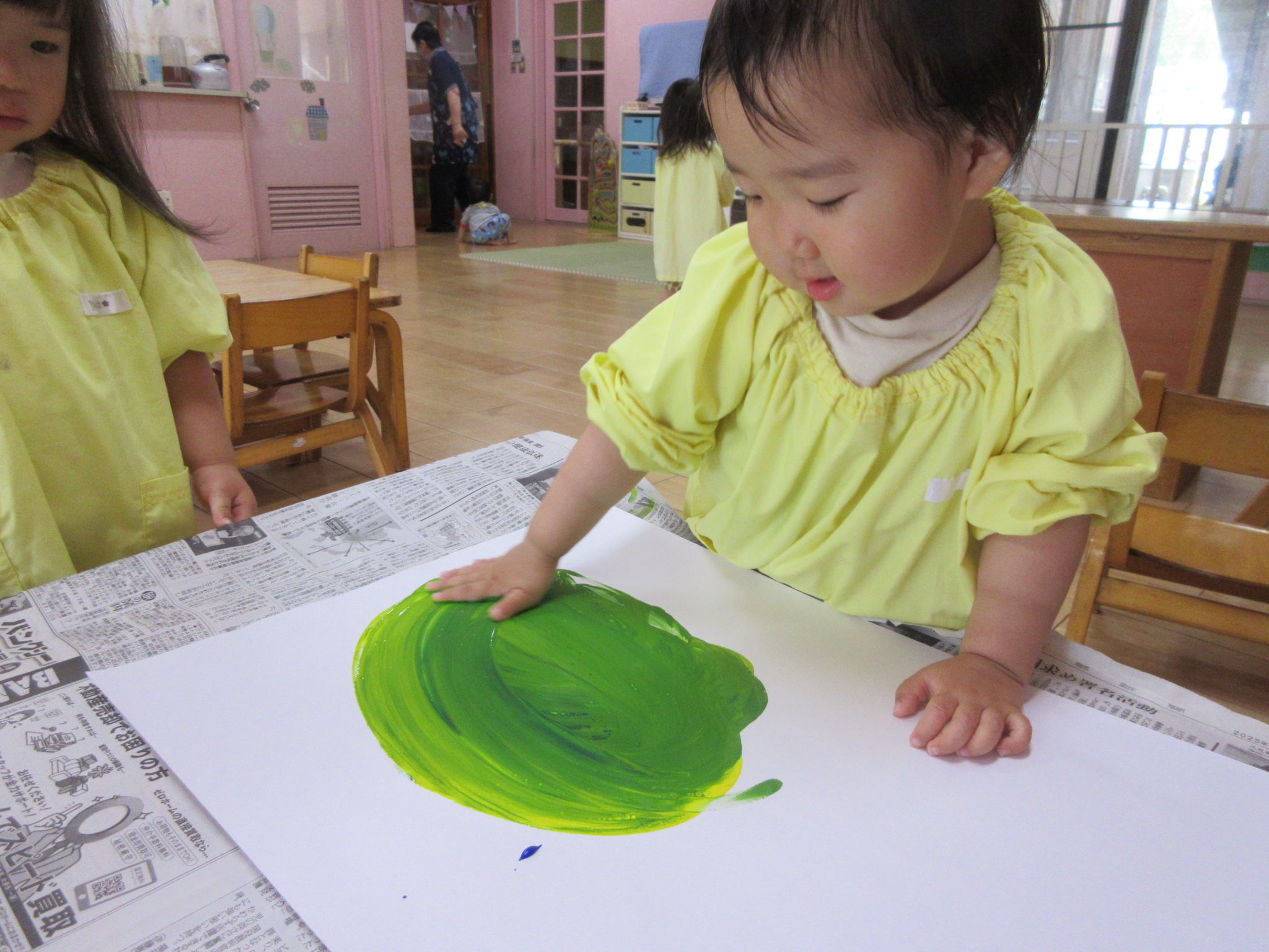 くるくるまぜまーぜ♪（うさぎ０歳児、１歳児）