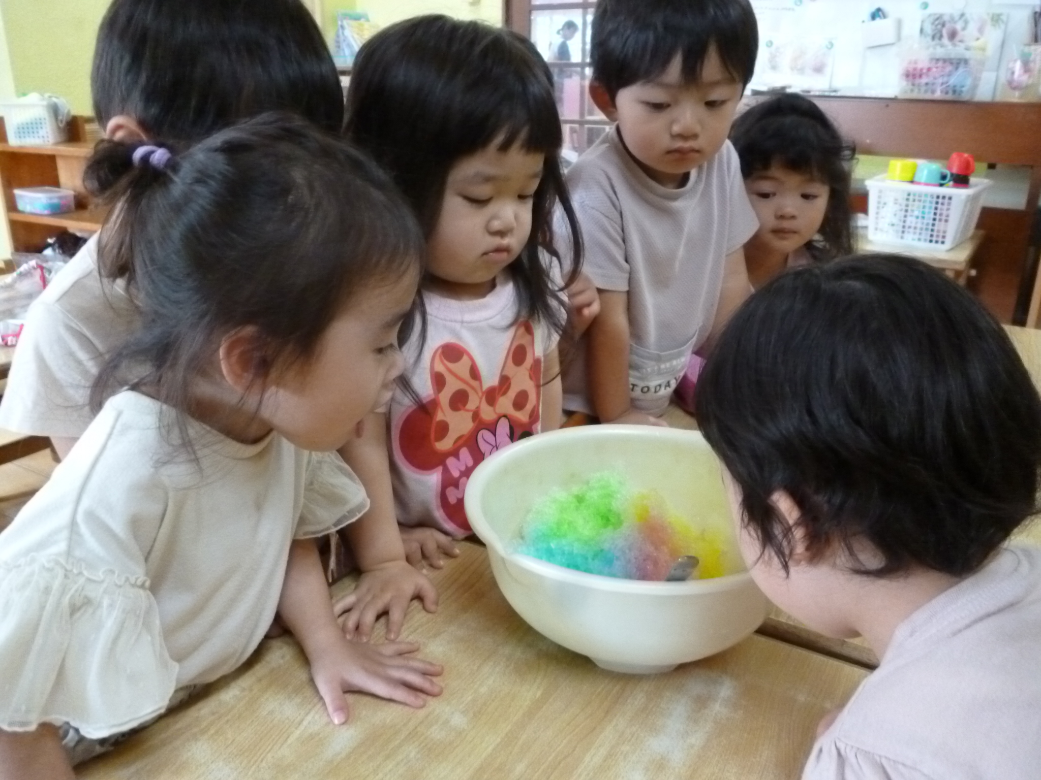 虹色だね！（きりん、２歳児）