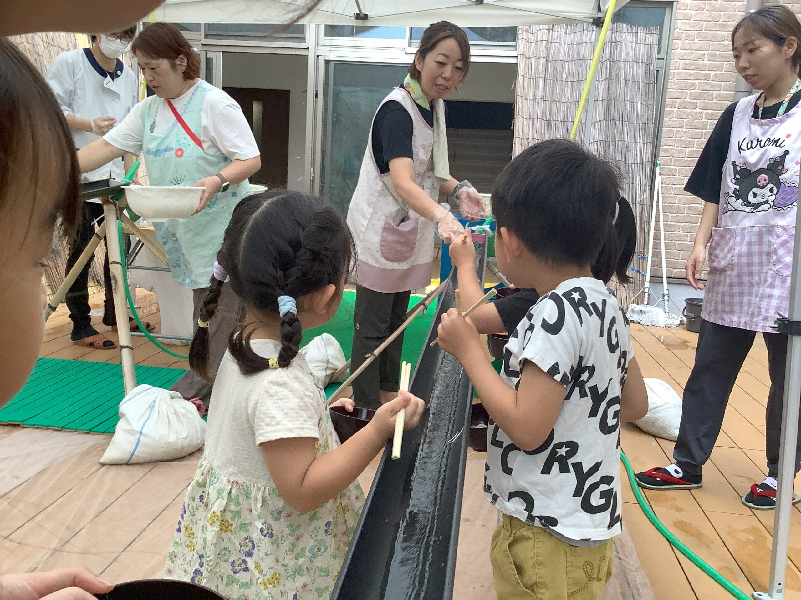 夏の風物詩、流しそうめん☺