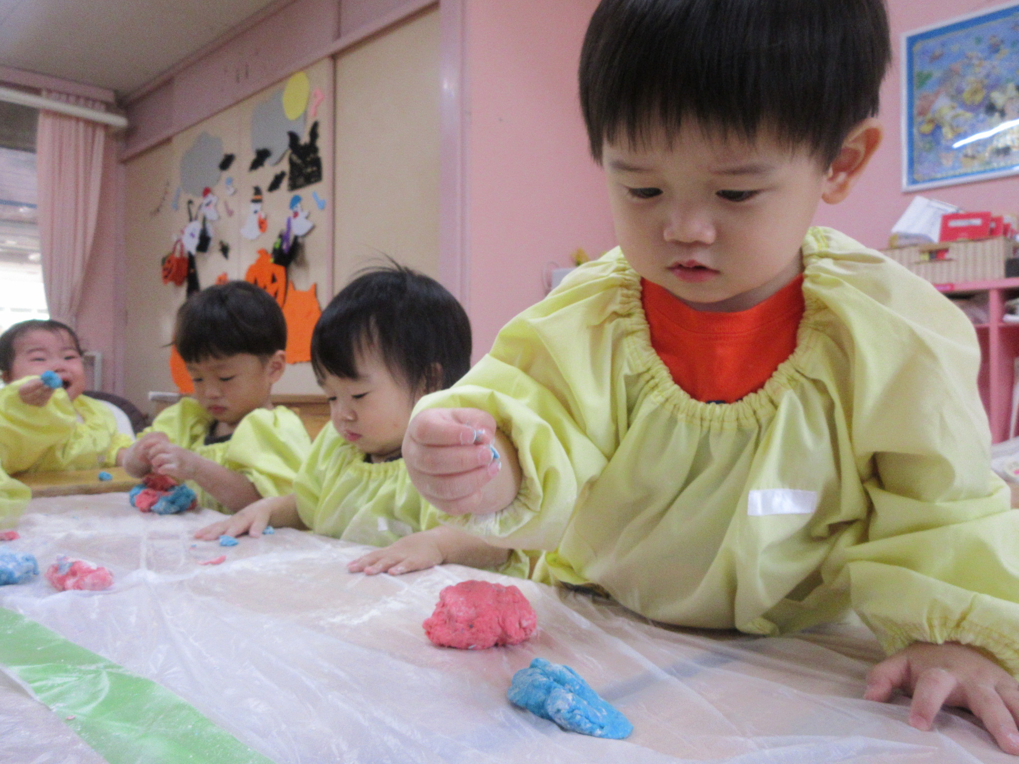 こねこね～（うさぎ０歳児、１歳児）