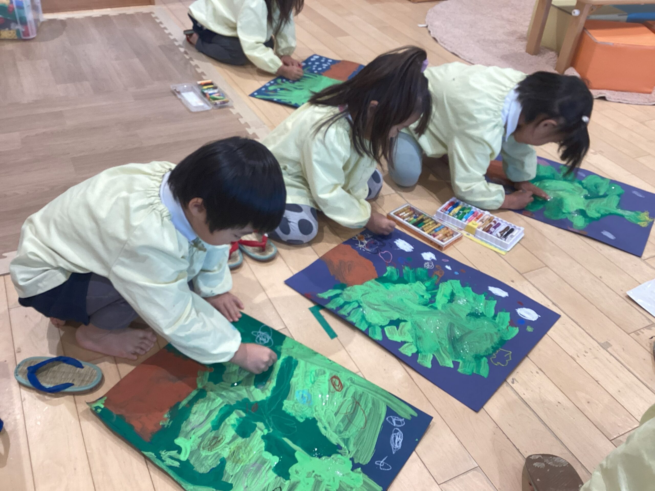 クリスマスのもみの木を描こう🎄(さくら組：4歳児)