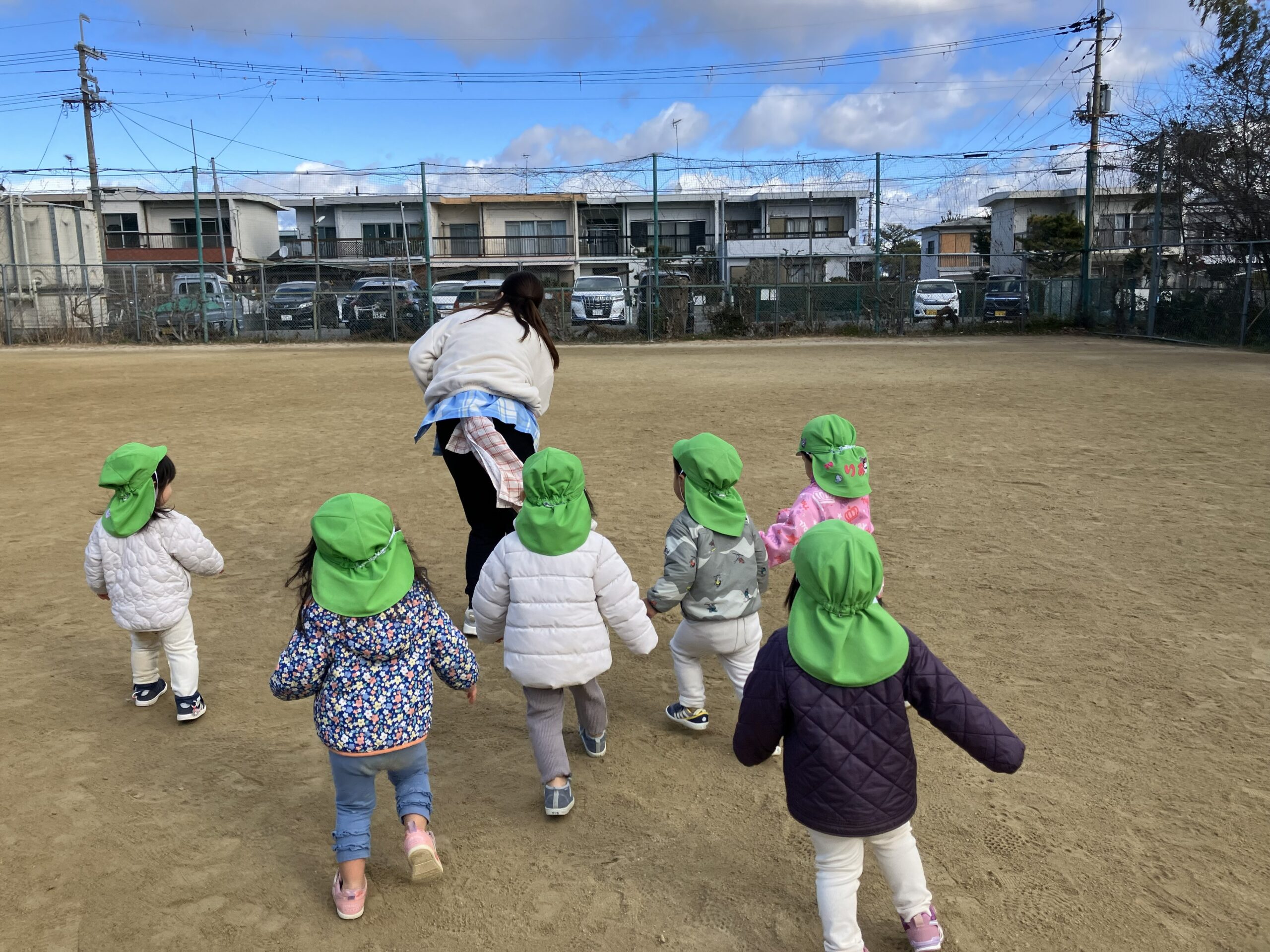 【しっぽを捕まえよう。まってぇ～☆】(うさぎ組：1歳児)