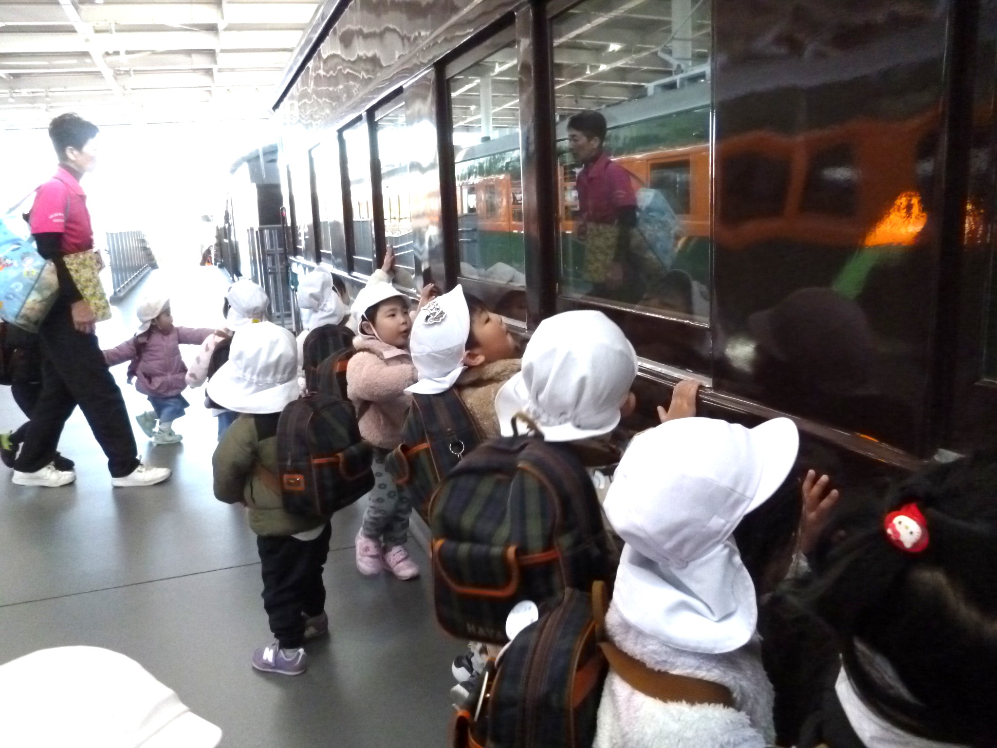 電車が一杯！（きりん、２歳児）