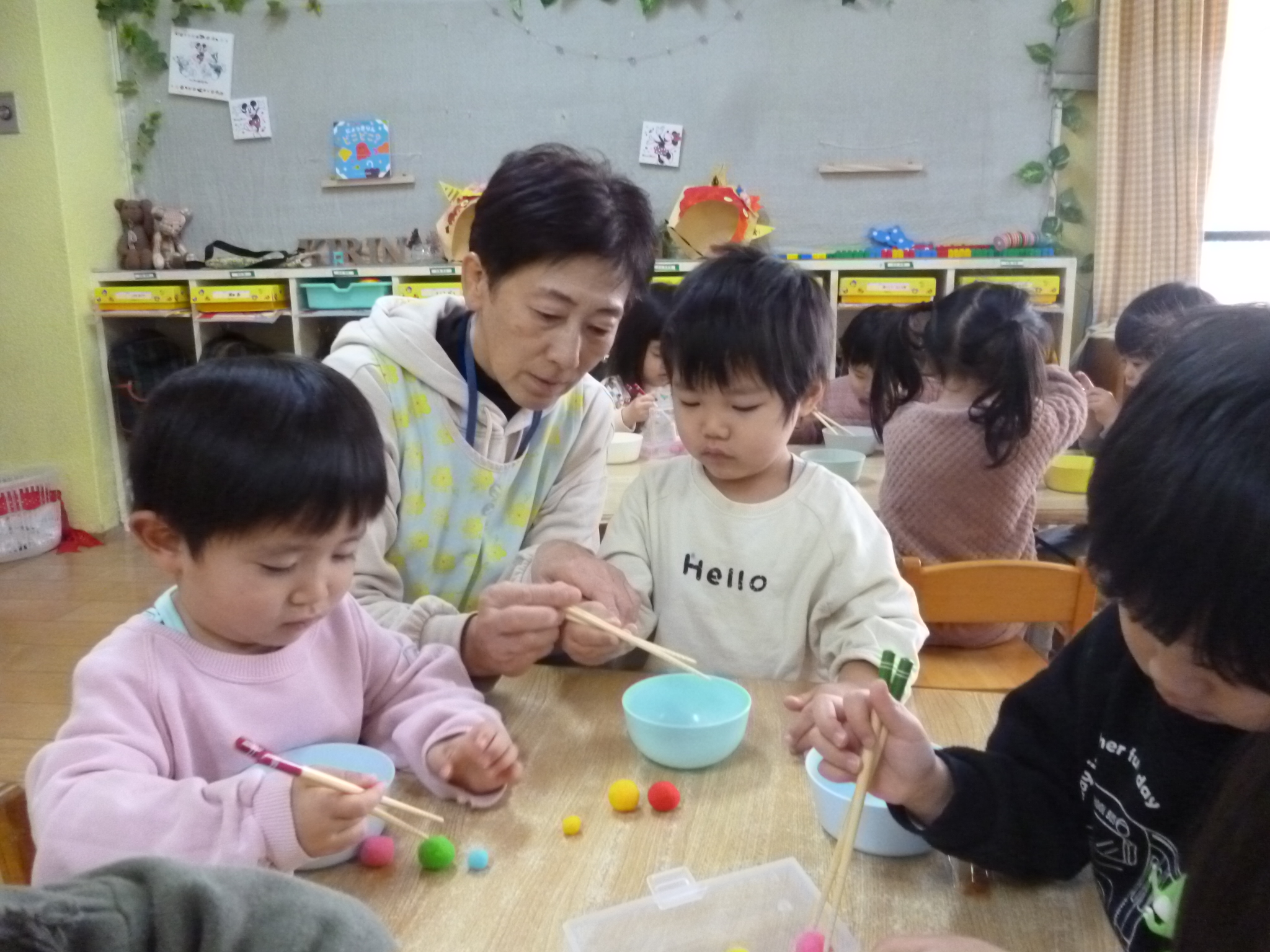 お箸遊び（きりん、２歳児）