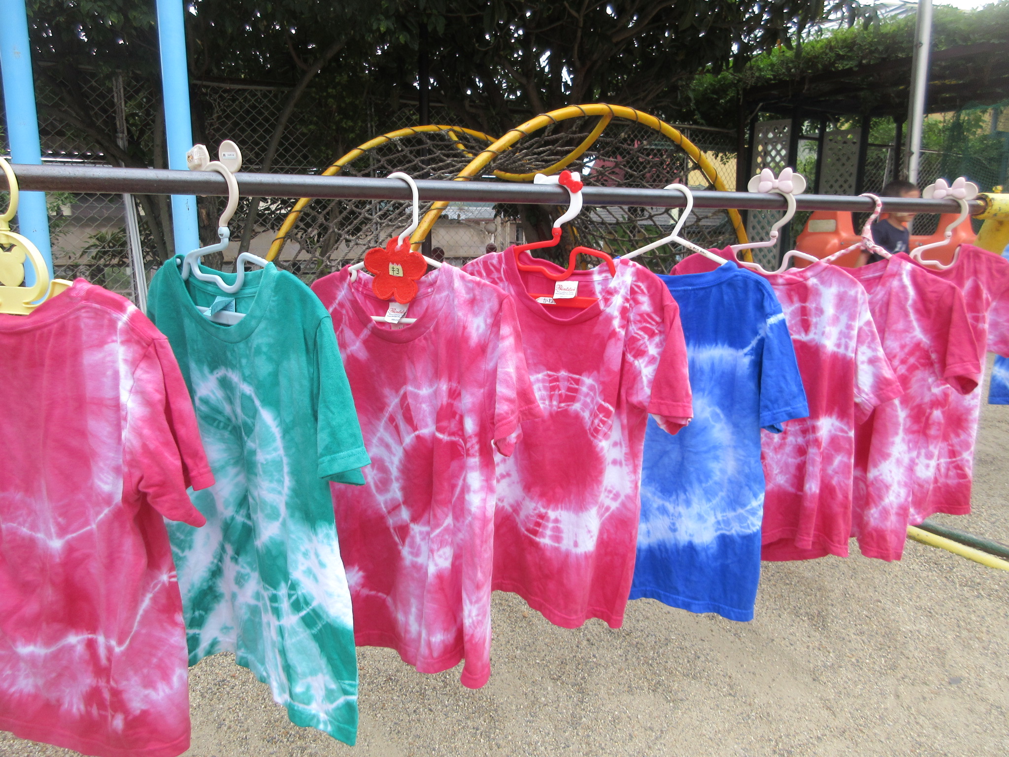 個性が光るTシャツ染め（ゆり、５歳児）