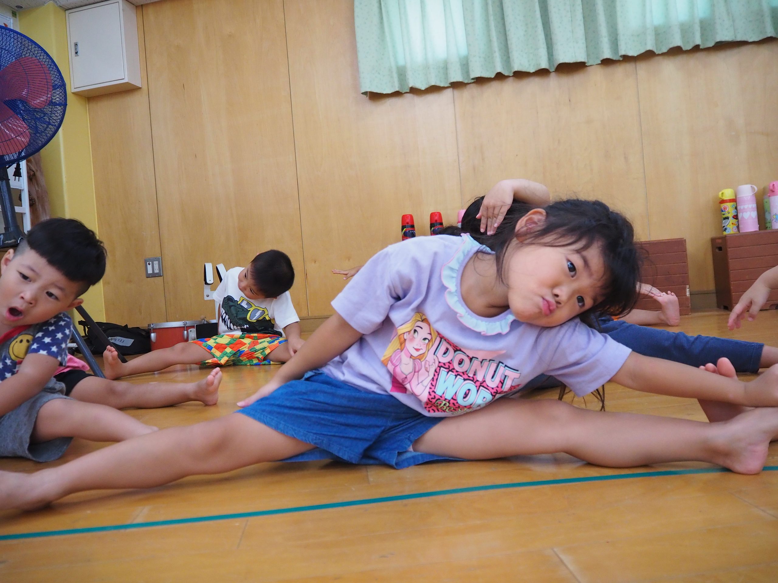 こうやって～柔らかいでしょ？（たんぽぽ、３歳児）