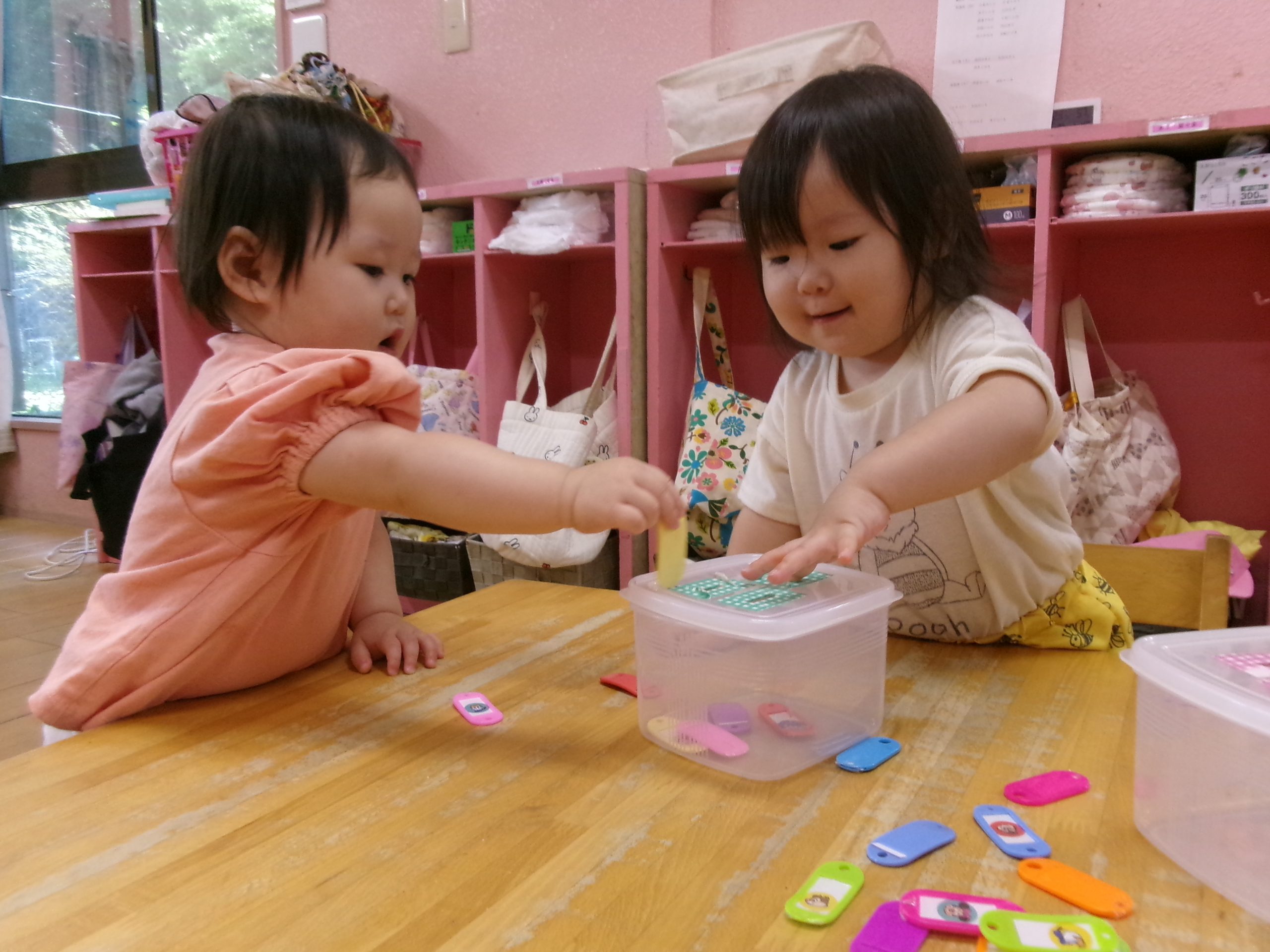 あたしも入れられるよ！（うさぎ０歳児、１歳児）